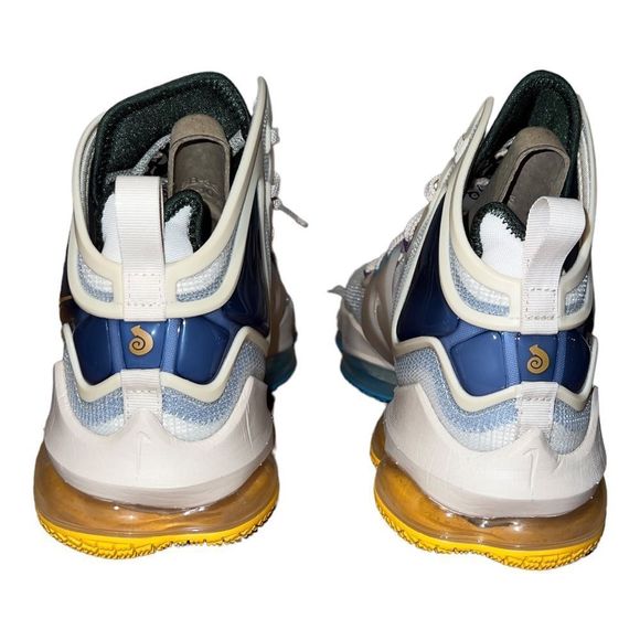 NIB Nike LeBron XIX || Sneakers || Men 10.5 Women 12 - Picture 7 of 12